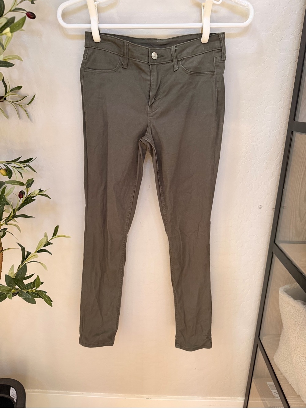 H&M Slim Stretch Skinny Pants in Olive